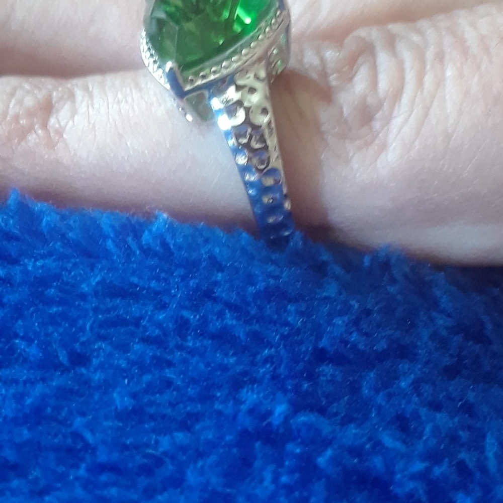 🌻 Color of the Season 🌻 Chartreuse Quartz Ring🌻 - Picture 2 of 3